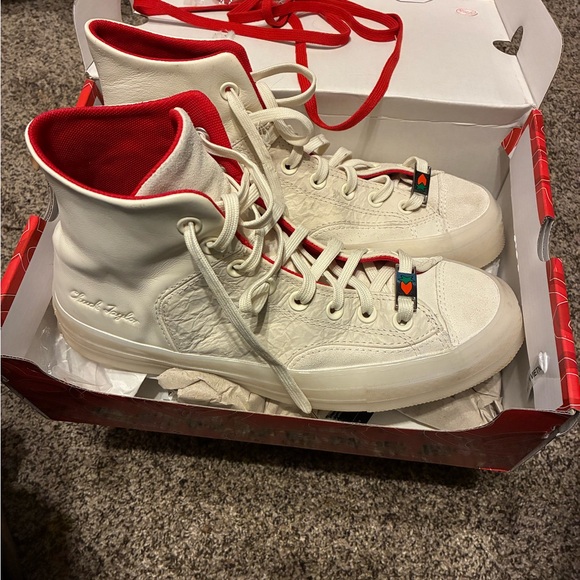 Chuck Taylor Converse High-Tops in white and Red - Picture 1 of 1